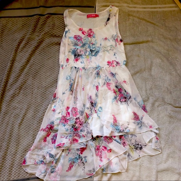 Dresses & Skirts - Women’s white and red flower dress - small